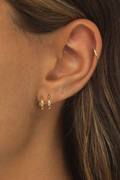 Ušný Piercing, Piercings Oor, Bijoux Piercing Septum, Minimalist Ear Piercings, Ear Peircings, Cool Ear Piercings, Pretty Ear Piercings, Cute Ear Piercings, Cute Piercings