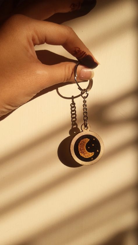 Hand Embroidered moon keychain Embroidered Keychains Diy, Crochet Moon Keychain, Embroidered Keychains, Embroidered Moon, Embroidery Keychain, Moon Keychain, Felt Keychain, Mini Embroidery, Diy Things