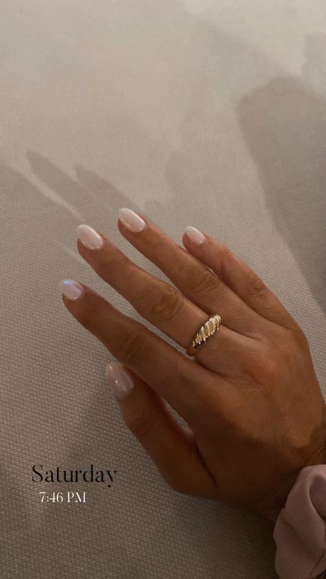 White Chrome Nails, Graduation Nails, Viral On Tiktok, Eye Nails, Summery Nails, Casual Nails, Pearl Nails, Cat Eye Nails, Shellac Nails