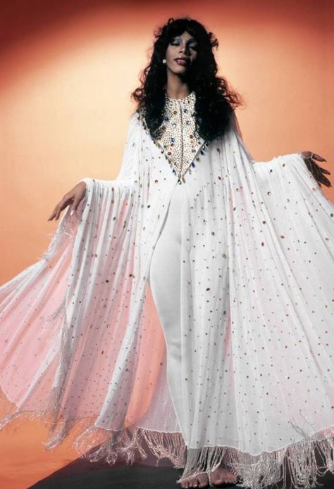 Donna Summer Was the Queen of Disco: See Photos of Her Wild Disco Fashions in the 1970s ~ vintage everyday Black Style Icons, Donna Summers, Musical Hair, Musica Disco, Disco Style, Disco Fashion, Vintage Black Glamour, Donna Summer, Disco Music