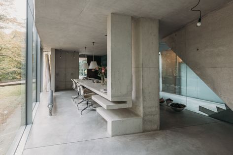 Concrete Furniture, Casa Exterior, Concrete House, Brutalist Architecture, Concrete Design, Structure Design, Brutalism, Architecture Photo, Contemporary Architecture