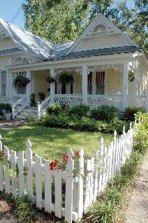 Lovely house in Hattiesburg, Mississippi but would love it in my home town of San Jose, CA!! SOOO CUTE! Cute Cottages, Picket Fences, Deco Champetre, Little Cottages, Storybook Cottage, Victorian Cottage, White Picket Fence, Style Cottage, Yellow Houses