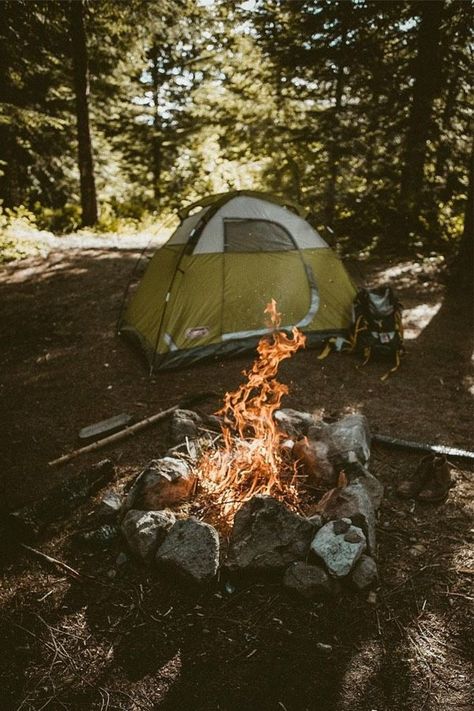 Camping Photoshoot Ideas, Campsite Aesthetic, Aesthetic Camping, Camping Sauvage, Camping Photo, Camping Inspiration, Camping Vibes, Camping Photography, Camp Vibes