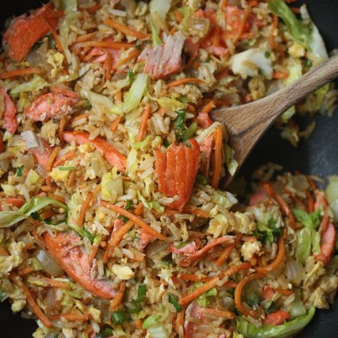 Cabbage Fried Rice, Leftover Salmon Recipes, Rice With Carrots, Salmon Fried, Salmon Fried Rice, Best Salmon Recipe, Leftover Salmon, Easy Quinoa, Cabbage Recipe