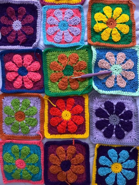 crochet blanket inspi 70s flower power granny square Flower Power Granny Square, Crochetting Ideas, Flower Granny Square Blanket, Crochet Retro Flower, 70s Granny Square, Crochet 70s, 70s Crochet Blanket, Flower Granny Square Pattern, Flower Power Crochet