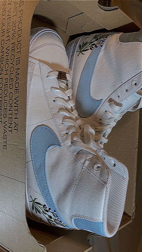 Cute Nike Blazers Preppy Blue Shoes, Light Blue Tennis Shoes, Cute Nike Blazers, Hoco Shoes, Blazers Nike, Cinderella Quinceanera Themes, Cinderella Quinceanera, Blazer Shoes, Light Blue Shoes