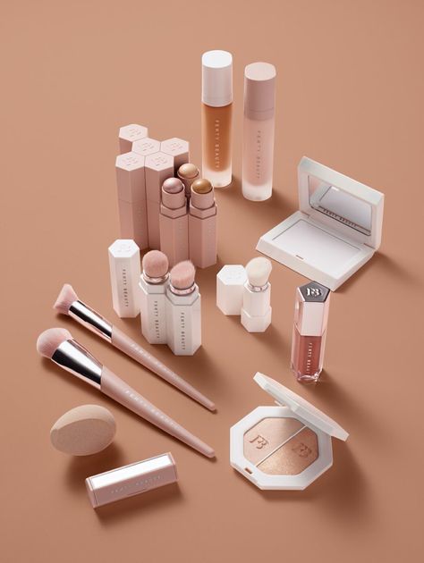 50 shades of you: A wider range of skin tones are showing up in new shade-inclusive foundations (saves for “complexion matching” +378%) Matte Make Up, Penyimpanan Makeup, Rihanna Fenty Beauty, Beauty Make-up, Kesha, Rihanna Fenty, Smokey Eyes, Mario Badescu, Lily Collins