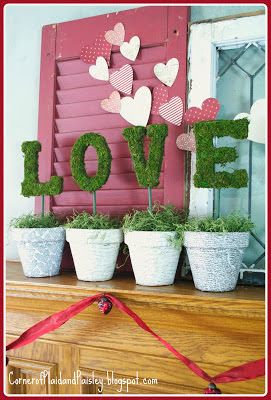 Valentines Mantel, Valentine Mantel, Valentine Craft Decorations, Mantel Ideas, Decoration Vitrine, The Word Love, Romantic Holiday, Diy Valentine, Diy Valentines Crafts