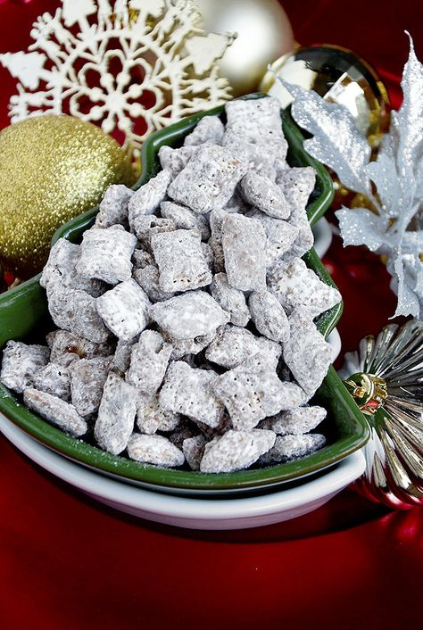 15 Minute Puppy Chow Peanut Butter Muddy Buddies, Reindeer Chow, Gluten Free Holiday, Iowa Girl Eats, Muddy Buddies, Puppy Chow, Chex Mix, Chocolate Peanuts, Eat Dessert