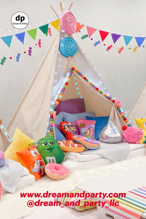 Sleepover Birthday Ideas, Tipi Party, Candy Props, Kids Birthday Party Ideas, Party Festa, Candy Pillows, Candy Themed Party, Sleepover Birthday, Teepee Party