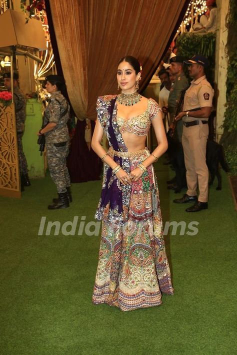 Janhvi Kapoor attend Anant Ambani and Radhika Merchant’s mehendi ceremony Janvi Kapoor Ambani Wedding, Janhvi Kapoor Ambani Wedding, Jahnvi Kapoor Ambani Wedding, Janvhi Kapoor, Nita Ambani Lehenga, Anant Ambani Pre Wedding, S Mehendi, Janvi Kapoor, Jahnvi Kapoor