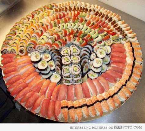 Omg! I want! Sushi Catering, Sushi Love, Sushi Platter, Sushi Party, Sushi Night, Sushi Art, Sushi Plate, Sushi Recipes, Sushi Rolls