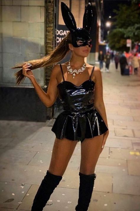 I just found the best hot college Halloween costumes 2021 will love. I’m a college student and I swear these are the hottest college Halloween costumes you’ll see. All Black Halloween Costume, Black Dress Halloween Costume, Black Halloween Costumes, Kostuum Halloween, Kostum Halloween, Bunny Halloween Costume, Hot Halloween, Hot Halloween Outfits, Bunny Mask