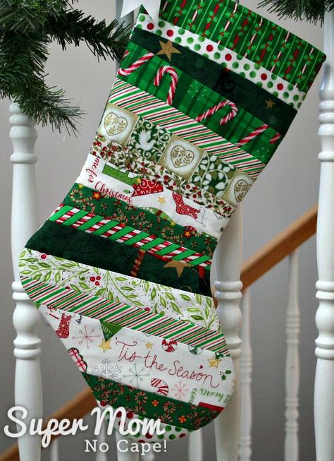 Diy Quilted Christmas Stocking, Christmas Stocking Pattern Free, Christmas Stocking Tutorial, Christmas Stockings Sewing, Stocking Tutorial, Christmas Quilting Projects, Sewing Christmas Gifts, Chirstmas Gift, Diy Stockings