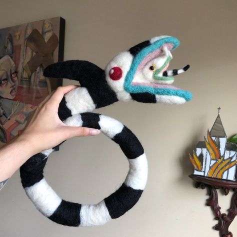 “BEETLEJUI—!” So I wanted to make a giant felt sandworm despite the ridiculous amount of time it would take... & I did🖤 As a community… Halloween Hay Bales, Hay Bale Art, Tim Burton Beetlejuice, Beetlejuice Sandworm, Baby Shark Song, Ugly Dogs, Famous Characters, Multimedia Arts, Smokey The Bears