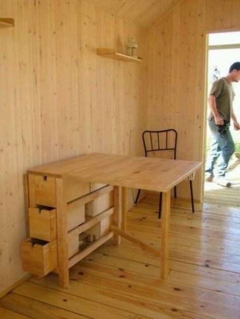 Apartemen Studio, Små Rum Lidt Plads, Fold Out Table, Craft Table Diy, Wohne Im Tiny House, Expandable Table, Diy Casa, Stackable Chairs, Tiny Spaces