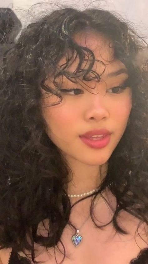 JessieMaeAlonzo (@jessiemaealonzo) TikTok | Watch JessieMaeAlonzo's Newest TikTok Videos #hair #haircolor #hairstyles Jessiemaealonzo Hair, Blasian Girl, Natural Curly Hair Cuts, Haircuts For Curly Hair, Curly Girl Hairstyles, Heart Face Shape, Haircut And Color, Curly Hair Tips, Curly Hair Cuts