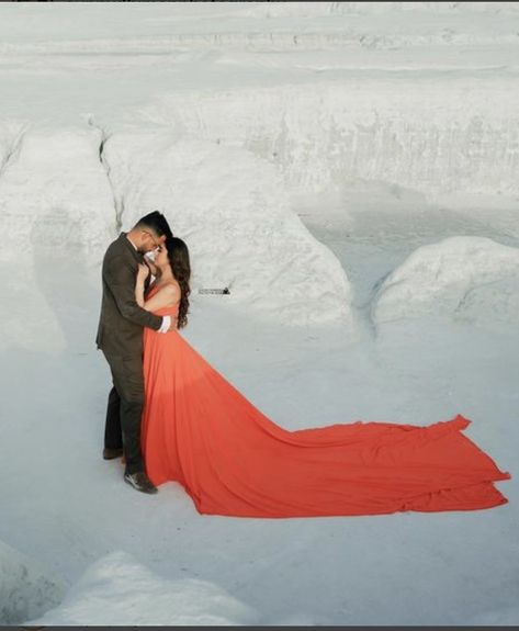 Dumping Yard Photoshoot, Yard Photoshoot, Snow Photoshoot, Photoshoot Outdoor, Pre Wedding Shoot Ideas, Pre Wedding Photoshoot Outdoor, Pre Wedding Poses, Dreamy Photography, Wedding Photos Poses