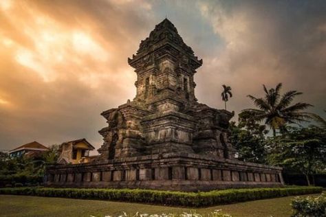 8 Oldest Kingdoms in Indonesia along History - FactsofIndonesia.com Roro Jonggrang, Gajah Mada, East Kalimantan, Central Java, Mataram, East Java, West Java, Hindu Temple, Palembang