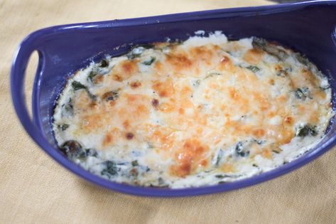 This easy baked creamed spinach recipe is the perfect recipe for every occasion! YUM! It's a Longhorn copycat, and it's absolutely DELICIOUS. Steakhouse Creamed Spinach Recipe, Steakhouse Creamed Spinach, Longhorn Steakhouse Recipes, Peach Sangria Recipes, Steakhouse Recipes, Creamed Spinach Recipe, Longhorn Steakhouse, Best Lasagna Recipe, Pilaf Recipes