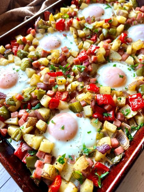 Sheet Pan Ham and Eggs Potato Hash - The Menu Maid Sheet Pan Ham, Ham Hash, Spring Pasta Salad, Coast Kitchen, Spring Pasta, Bread Sauce, Scalloped Potatoes Cheesy, Family Brunch, Ham And Eggs