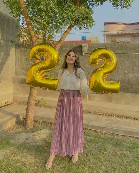 Birthday Dress Western For Women, Simple Birthday Looks Outfit, Birthday Outfits Indian Western, Simple Dresses For Birthday, Dress For Birthday Party Women Outfit Ideas Indian, Birthday Indian Outfits, Western Outfits Women Birthday, Birthday Outfits For Women Indian, Pretty Birthday Outfits For Women