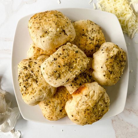 Garlic Bread From Biscuits, Garlic Bread Made With Biscuits, Appetizers With Grands Biscuits, Canned Biscuit Garlic Bread, Pull Apart Garlic Bread Biscuits, Garlic Bread With Biscuits, Garlic Biscuits Canned, Garlic Bread Biscuits, Grands Biscuit Recipes