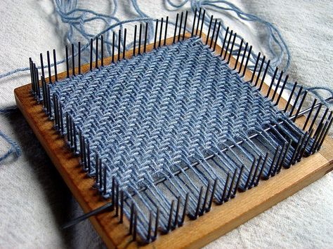 Art Of Weaving And Some Interesting Aspects Of It - Bored Art Pin Weaving, Idee Cricut, Diy Weaving, Pins And Needles, Weaving Textiles, Weaving Projects, Creation Couture, Weaving Patterns, Loom Weaving