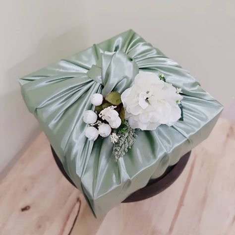 Hidden hantaran now available.  #hiddenhantaranmurah Hidden Hantaran Ideas, Hidden Hantaran, Wedding Hantaran, Hantaran Ideas, Hantaran Kahwin, Gift Arrangement, Dulang Hantaran, Bridal Gift Box, Wedding Gift Hampers