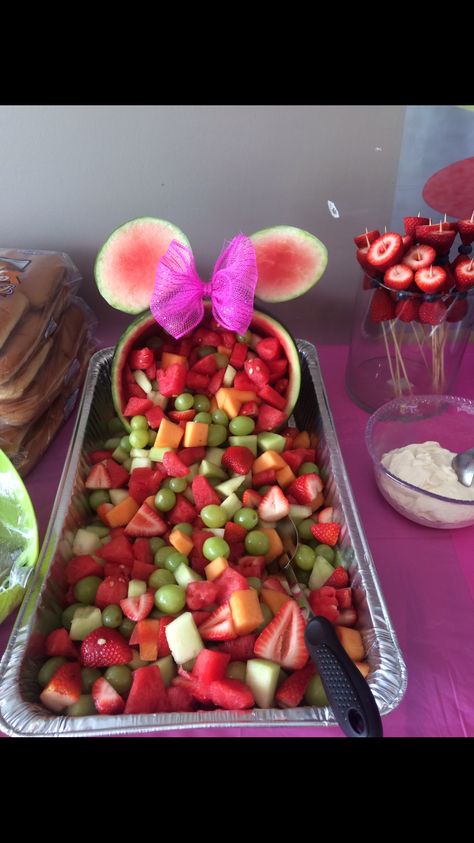 Minnie Mouse Watermelon, Minnie Mouse Food Table, Minnie Birthday Food, Minnie Mouse Picnic Party, Minnie Mouse Finger Foods, Disney Fruit Tray Ideas, Minnie Mouse Fruit Ideas, Minnie Mouse Fruit Tray, Mini Mouse Birthday Food Ideas