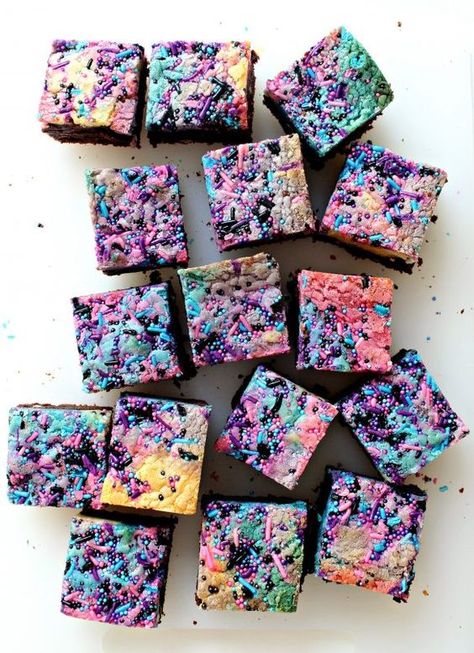 Galaxy Brownies feature swirls of colorful blondie with star speckled, fudgy brownie. Appropriately, this chewy, chocolate deliciousness is “out of this world”!|themondaybox.com Diy Cosmic Brownies, Galaxy Cupcake Ideas, Decorated Brownies Birthday, Colorful Brownies, Space Brownies, Disco Desserts, Blue Velvet Brownies, Brownie Topping Ideas, Galaxy Brownies