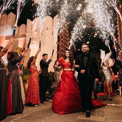 Unique Silhouettes For Reception That We Spotted On Real Brides | WedMeGood Cold Pyro Entry, Couple Entry Ideas, Wedding Entry Ideas, Bridal Entry Ideas, Couple Entry, Indian Wedding Photo Ideas, Engagement Goals, Wedding Entry, Bridal Entry