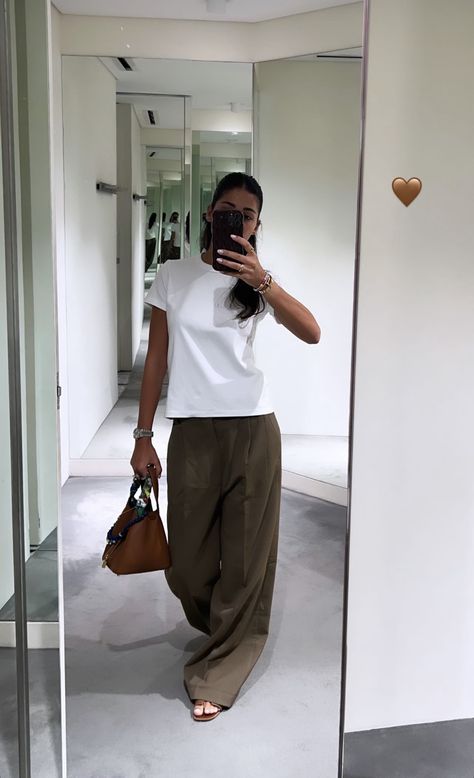 Belle Silhouette, Fashion Street Style, Baggy Style, Looks Chic, 가을 패션, Outfit Inspo Fall, The Mirror, Minimal Fashion, Fashion Street