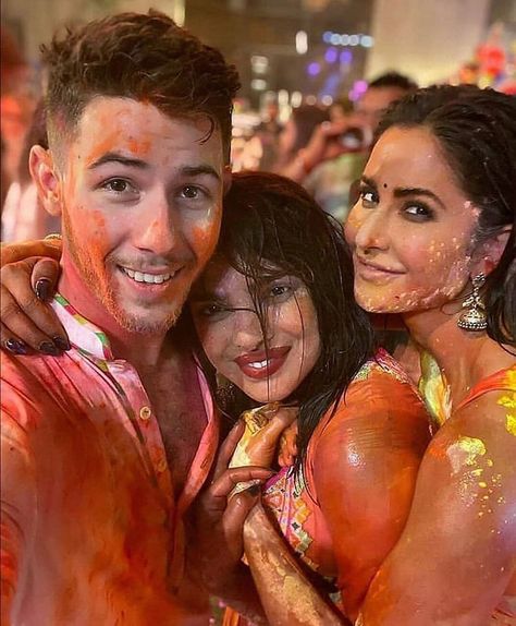 Major #throwback picture of #NickJonas #PriyankaChopra #KatrinaKaif    @filmydom #filmydom Holi Party, Holi Celebration, Moda Chic, Ranveer Singh, Jacqueline Fernandez, Ranbir Kapoor, Nick Jonas, Katrina Kaif, Priyanka Chopra