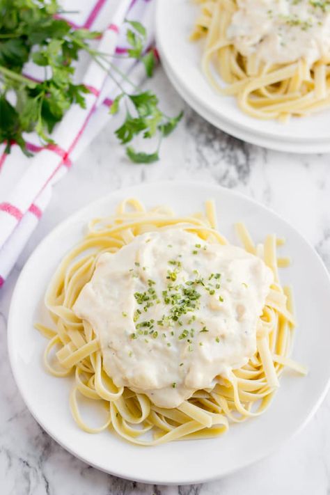 Skinny Laughing Cow Alfredo Sauce Laughing Cow Alfredo Sauce, Laughing Cow Alfredo, Healthy Cheese Recipes, Classic Alfredo Sauce, Laughing Cow Cheese, Low Calorie Pasta, Chimichurri Sauce Recipe, Alfredo Sauce Recipe Easy, Pasta Calories