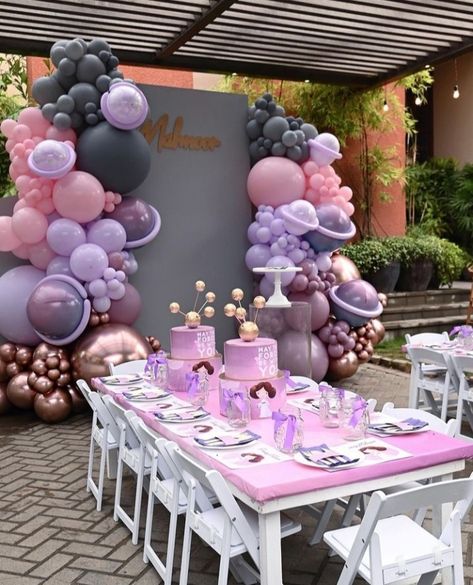 Princess Leia Party, Moon Party Ideas, Football Theme Birthday, Baby First Birthday Themes, Candy Balloons, Pink Party Decorations, Baby Birthday Themes, Space Birthday Party, Green Balloon