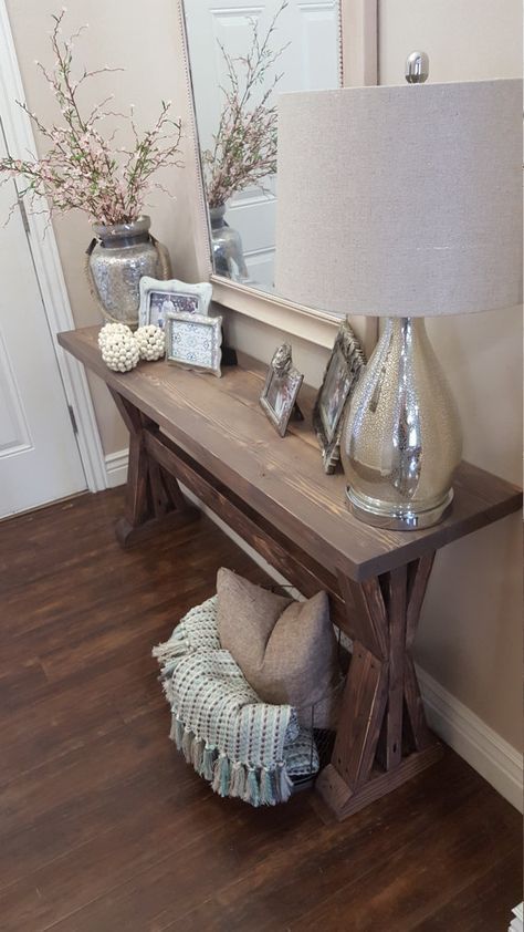 Rustic Farmhouse Entryway, Ingangs Decor, Farmhouse Entryway Table, Små Rum Lidt Plads, Vstupná Hala, Koti Diy, Rustic Entryway, Interior Vintage, Diy Casa