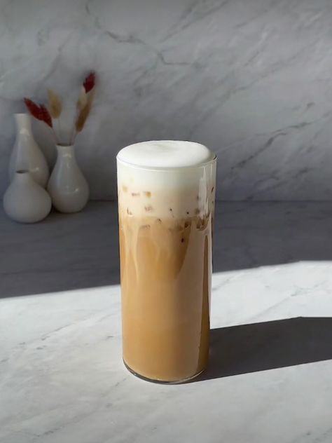 Cappuccino Iced Coffee, Iced Cappuccino Aesthetic, Caramel Machiatto Aesthetic, Cappucino Ice, Ice Cappuccino, Homemade Coffee Drinks, Iced Cappuccino, Coffee Shop Aesthetic, Coffee Pictures