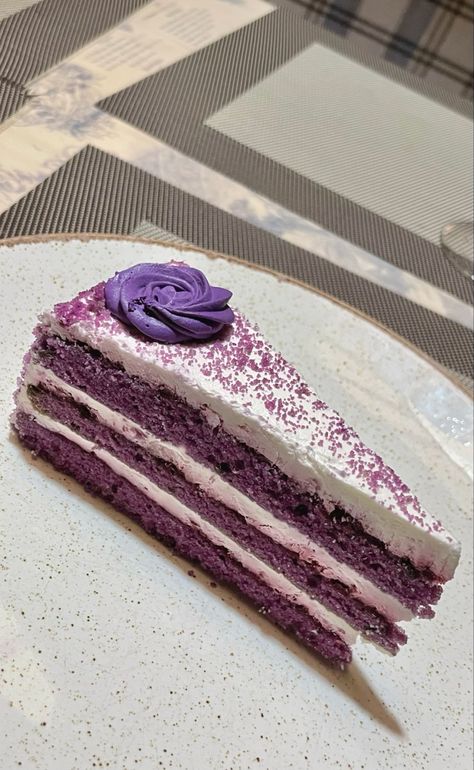 cute cake aesthetic lavender purple Purple Cake Aesthetic, Pastry Snap, Aesthetic Lavender, Lavender Cake, Purple Cake, Cake Aesthetic, Purple Cakes, Army Room, Cute Cake