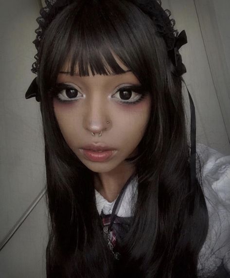 Egirl Makup, Doll Beauty Face Type, Black Gyaru Makeup, Dolly Makeup, Wow Photo, Gyaru Makeup, Doll Eye Makeup, Short Curly Wigs, Gyaru Fashion