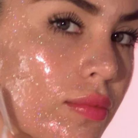 Too Faced Just Dropped A Glitter Face Mask Called Glow Job Homemade Baking Soda, Glitter Carnaval, Glitter Face Mask, Face Mask Products, Twilight Party, Face Mask Aesthetic, Living Libations, Skincare Mask, Homemade Moisturizer