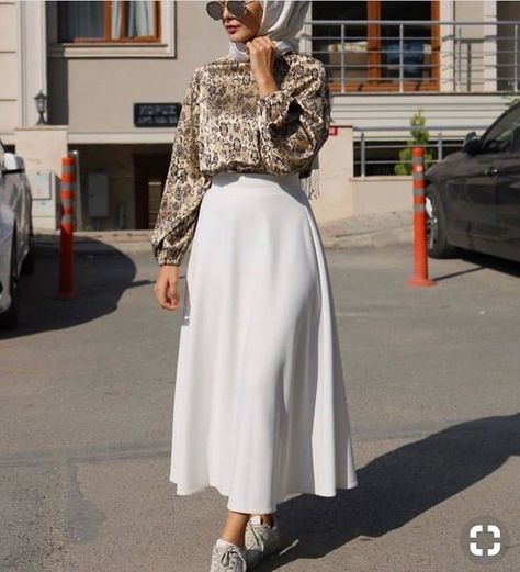 Dress Hijabi Outfits, Hijabi Skirt Outfits, Soiree Outfits, Hijabi Summer, Hijabi Summer Outfits, Styling Skirts, Satin Skirt Outfit, Skirt Outfits Summer, Pink Crib