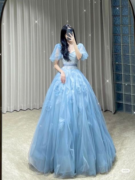 Korean Gown, Gaun Dress, Debut Dresses, Designer Anarkali Dresses, Simple Gowns, Gowns Dresses Elegant, Disney Princess Dresses, Princess Ball Gowns, Fashion Illustration Dresses