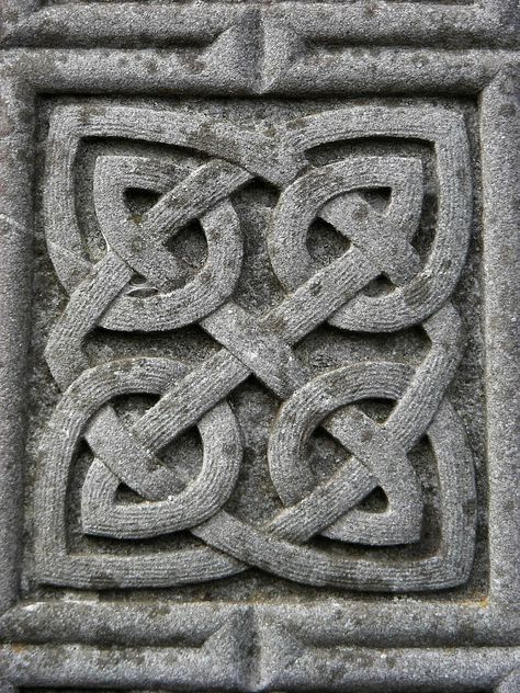 Celtic Stone Carving, Celtic Sculpture, Zen Tattoo, Celtic Knotwork Design, Viking Pattern, Medieval Artwork, Celtic Patterns, Celtic Knotwork, Celtic Knots