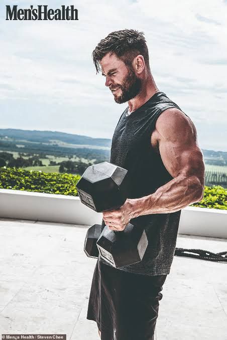 Chris Hemsworth’s bicep is the size of my waist... that’s tea ☕️☕️☕️❤️❤️ Chris Hemsworth Hair, Crossfit Challenge, Chris Hemsworth Thor, Corte De Cabelo Masculino, Age Of Ultron, Christian Bale, Mens Hairstyles Short, Workout Apps, Chris Hemsworth