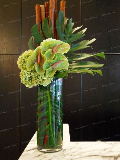 Reception Desk Flower Arrangement, Corporate Flowers Reception, Green Arrangements, Hydrangea Flower Arrangement, Hotel Flower Arrangements, Hydrangea Flower Arrangements, Arreglos Ikebana, Floral Designs Arrangements, Contemporary Flower Arrangements