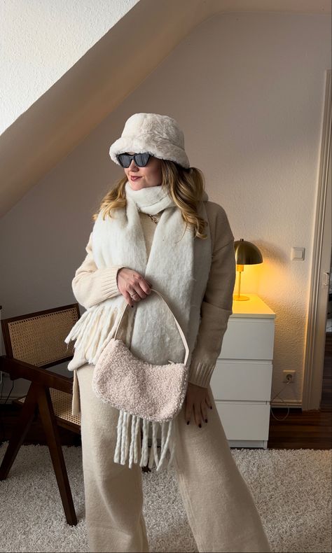 Beige minimalistic outfit, knit set, boucle Teddy bag and hat Off White Scarf Outfit, Teddy Bag Outfit, White Scarf Outfit Winter, Beige Scarf Outfit, White Scarf Outfit, Hat Outfit Winter, Scarf Sunglasses, Teddy Hat, Teddy Bag