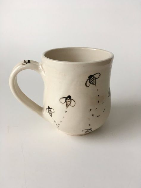 Ceramic Cafe, Pretty Mugs, Coffee Accessories, Cool Mugs, Ceramics Pottery Art, Cute Cups, Ceramics Ideas Pottery, Pottery Mugs, Pottery Studio