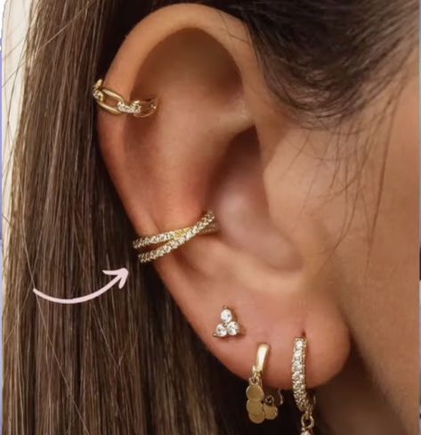 Ear Inspo Piercing, Four Piercings Ears, Double Piercing Earrings Ideas, Nose Piercing Pain, Minimalist Accessories Jewellery, Ear Piercing Combinations, Minimalist Ear Piercings, Rose Gold Bridal Jewelry, Ear Piercings Chart