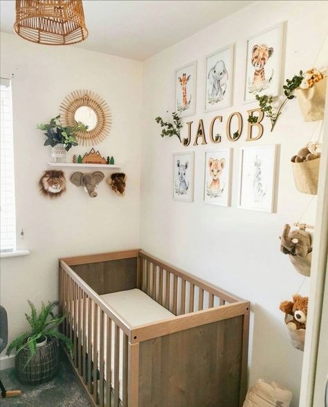 Small Nursery Ideas Animal, Boho Zoo Nursery, Nursery Ideas Animals Safari Theme, Safari Boho Nursery, Safari Nursery Decor Ideas, Nursery Room Safari, Jungle Theme Nursery Ideas, Small Safari Nursery, Boy Nursery Ideas Safari